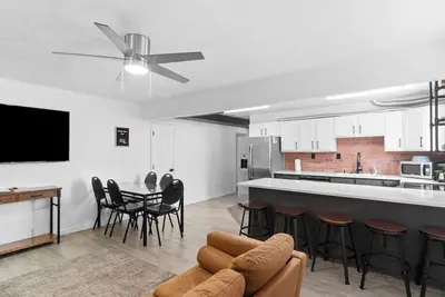 Image de 5br Zion Retreat: 2Kitchens, FirePit, Mural & More