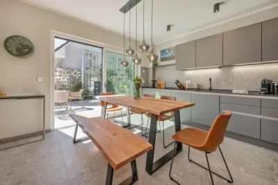 Image de 150m to the beach & large terrace! Modern maisonette for 4 people