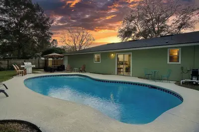 Image de ~Executive Pad_Sleeps 12_Heated Pool & Boardroom~