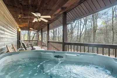 Image de Nature's Cove, Hot Tub, Wifi, $560 Free tickets each paid day! ! !