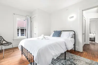 Image de North End Treasure, beautiful 2 bedroom apartment