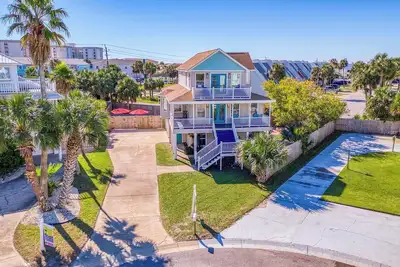 Image de Newly Renovated Pet Friendly home w/ Private Pool!