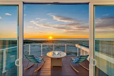 Image de Indigo: Luxe Ocean View • Hot Tub • Game Room • Sleeps 14 • 4Kings + Bunks • Ev