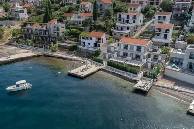 Image de Amazing villa w\/ Private beach Steps from the Sea