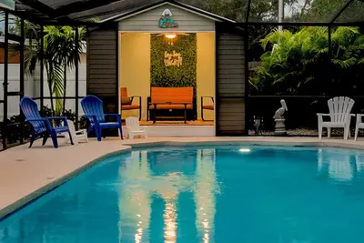 Image de Huge 5br+3ba Home with massive Pool. Poolside Cabana, Firepit. Sleeps 16
