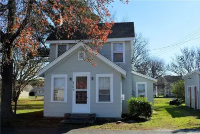 Image de Miss Niccies - 2br home close to town, Lg Screened porch. No Linens Provided