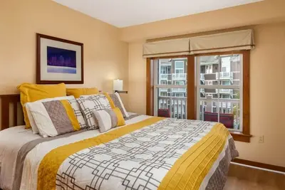 Image de As339: Stunning Condo | Ski Access | Sleeps 5