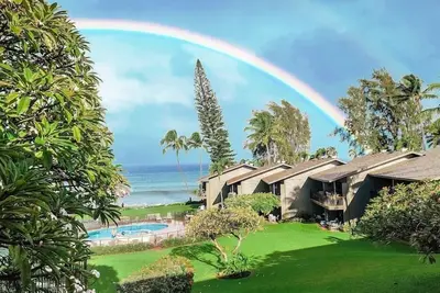 Coral Cove-Poolside Condo and Panoramic Ocean View
