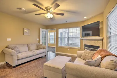 Sunroom & Golf Course View: Cozy Branson Condo!