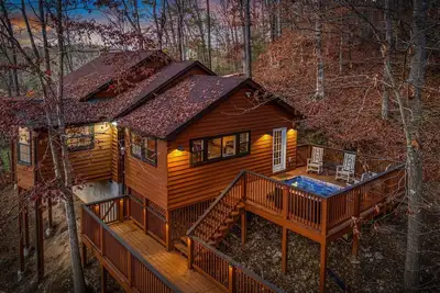 Image de Relaxing 3br/ 2ba cabin w/ Hot Tub, Wi-Fi, Game Room, Fire Pit