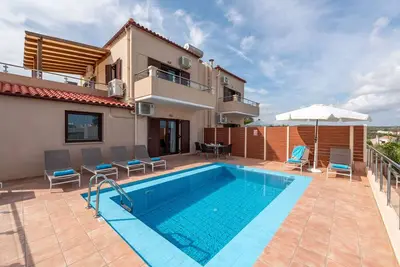 Villa Flora - Villa à proximité de la mer avec piscine privé en Crete