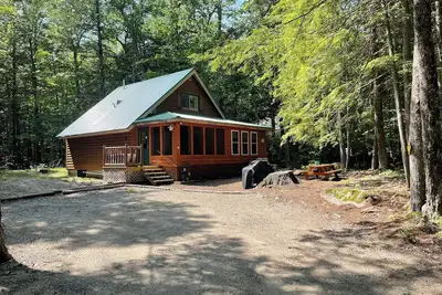 Image de Lakes & Mountain Experience! 4 Seasons Getaway -- 3 Bed Cozy Cabin