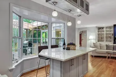 Image de Extra Large Home w/ Chefs Kitchen Near UofI