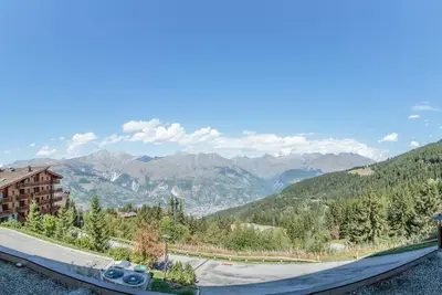 Image de Étage -2, vue montagne, piscine, balcon, parking, télévision, casier à ski, 70m², Les Arcs