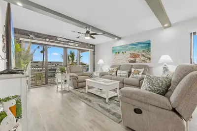Image de Sandcastles 316 – Spacious, Renovated Condo with Two Balconies!