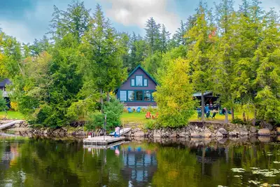 Image de Dreamy Lake Simond Waterfront Home