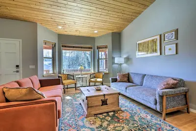 Image de Cozy Carbondale Escape w/ Deck & Grill!
