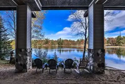 Image de Cozy Lakeside Detached home with Amazing Elevated Views