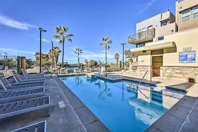 Image de Stunning Oceanside Townhome - Walk to Beach!