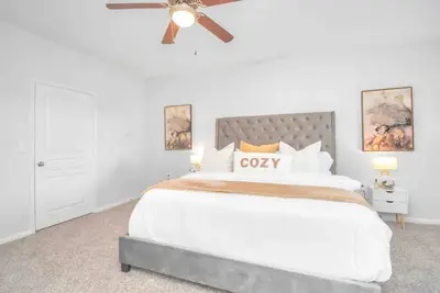 Image de New Modern Upscale Suite w/Pool View| Med Center