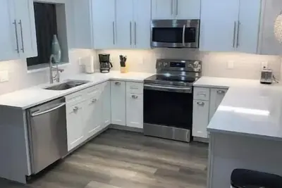 Image de Hyde Park/Southside Village Modern 5 Star Home