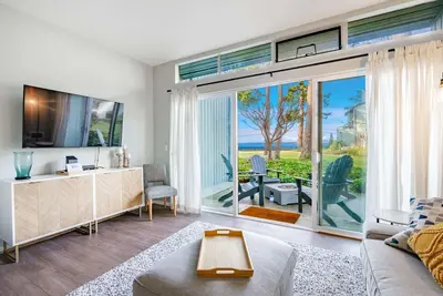 Image de Water Front, indoor pool, sunsets, soaking hot tub, central location, Jl111