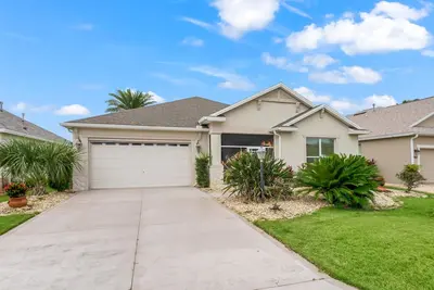 Image de 2\/2 pet friendly courtyard villa, close to it all!