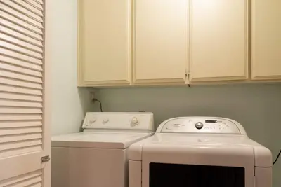 Image de Walk to slopes, beautiful townhome, terrace, fp.