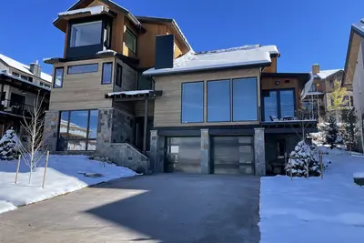 Image de Brand New Dream Modern Mountain House! Private Hot Tub!