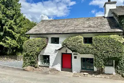 Image de Beautiful, 17th century Lake District cottage close to village and mountains