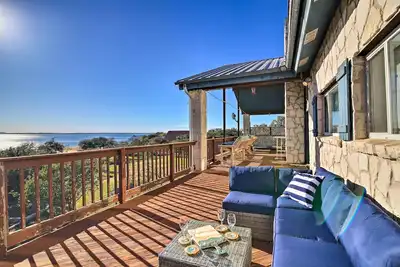 Image de Sunny Lakefront Escape w/ Private Beach & Deck