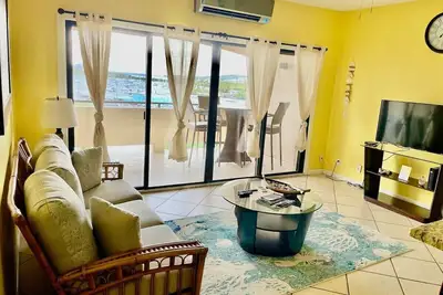 Relaxing 1Bed 1Bath Villa In Downtown Red Hook!