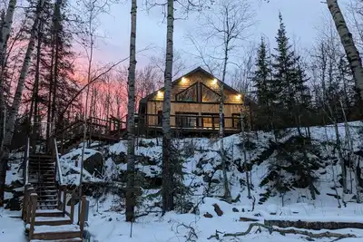 Image de Rainy Lake Retreat! New two year old cabin, Lakeview with lake access dock! !