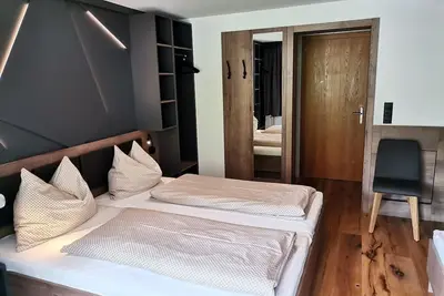 Image de Double room no. 11 with balcony - Haus Tuklar