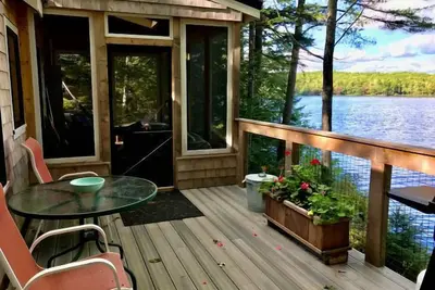 Image de Lakefront Cottage | Panoramic Nature & Water Views
