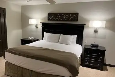 Image de Beautiful, cozy, spacious 3-Br in the highly desirable St. James Place.