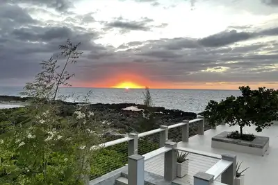 Image de Ocean and sunset view condo!