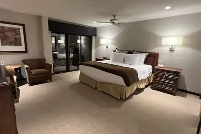 Image de Gorgeous 2 Bedroom in Saint James Place. Short walk to skiing.
