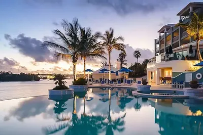 Just What You Were Looking For! 3 Classy Units, Outdoor Pool, Free Parking!