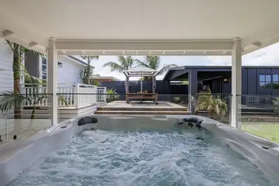 Image de Spa jacuzzi, modern, stylish, separate games room, backyard, fully fenced