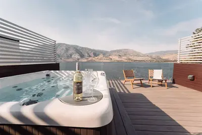 Image de Lakefront, Boat Dock and Hot Tub!