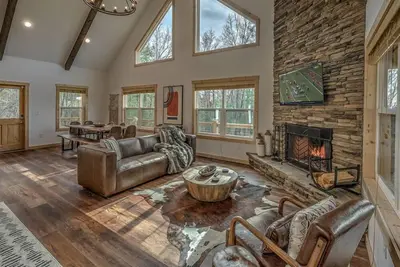Image de Fairy Cross Chalet - Stunning Views | Modern Decor | Hot Tub | Entertainment Room
