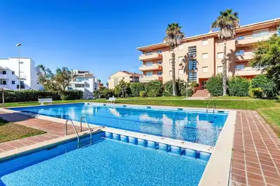 Agréable appartement pour 4 personnes avec Wifi, climatisation, piscine, Tv, terrasse et parking