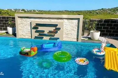 Image de Exquisite 3 storey central villa with everything!