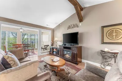 Image de Penthouse Thousand Hills Golf Front Condo with Pool close to 76 and Sleeps 8