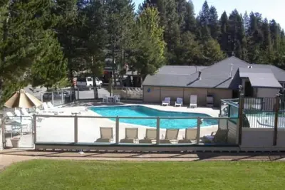 Image de 1-bedroom guestroom in Tahoe Vista, 22 minutes to Northstar California Resort