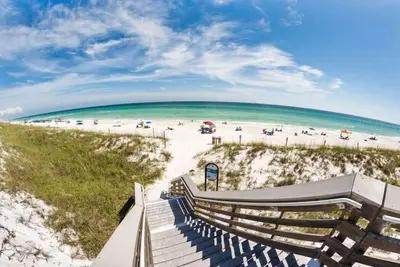 Image de Walk to Beach! Sleeps 18 - 10 beds