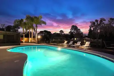 Image de ~Family Funhouse_Sleeps 12_Heated Pool & Spa~