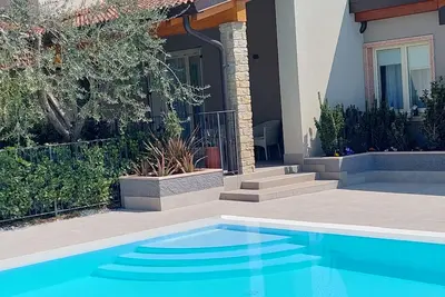 Image de Pergola House 2 - Poolfront with parking space