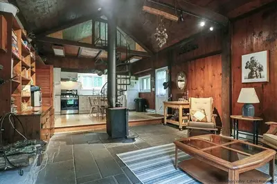 Image de 1789 Cabin on 27 Acres